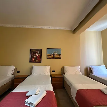 Hotel Vlora מלון 3*