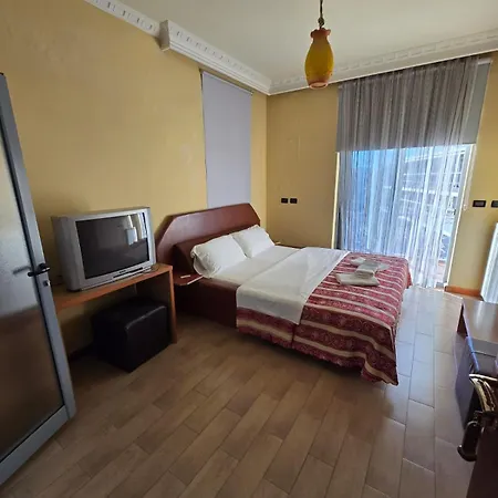 فندق Hotel Vlora 3*