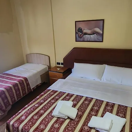 מלון Hotel Vlora 3*